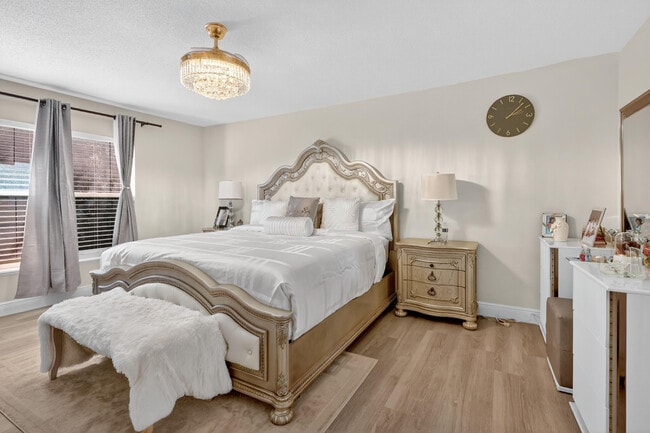 Building Photo - 1676 SW Mackey Ave