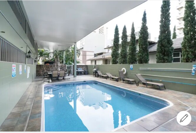 Pool - 2575 Kuhio Ave