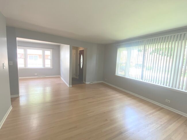 Building Photo - 426 Berteau Ave