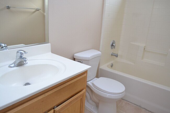 Building Photo - SW - 3 BEDROOMS PLUS LOFT SPACE