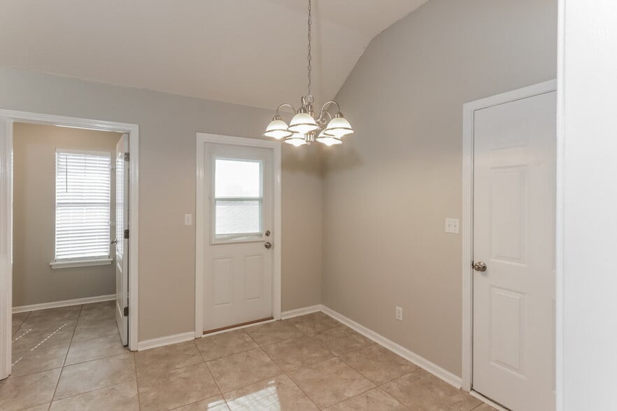 Building Photo - 1329 Annesdale Dr