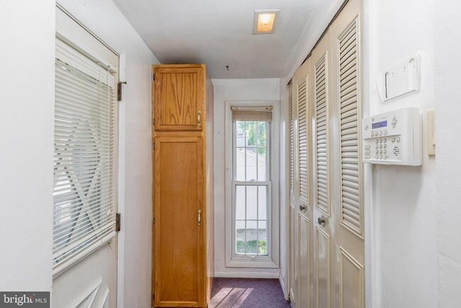 Building Photo - 427 Buttonwood St