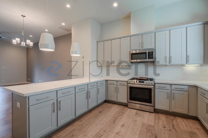 Building Photo - 5209 Allen St