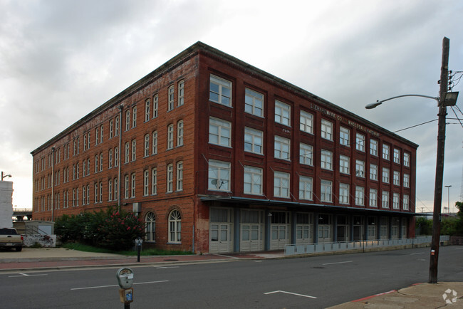 Building Photo - Lee Hardware