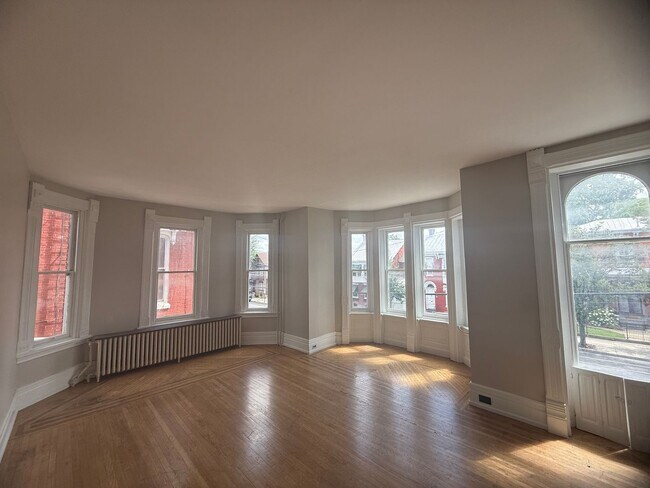 Building Photo - 242 S Hanover St
