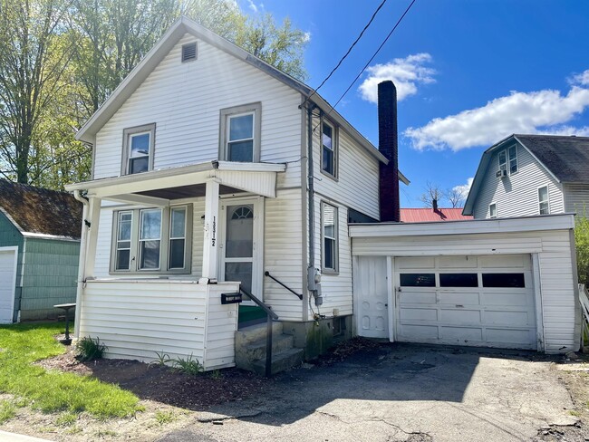 Primary Photo - 133 1/2 Clinton Ave