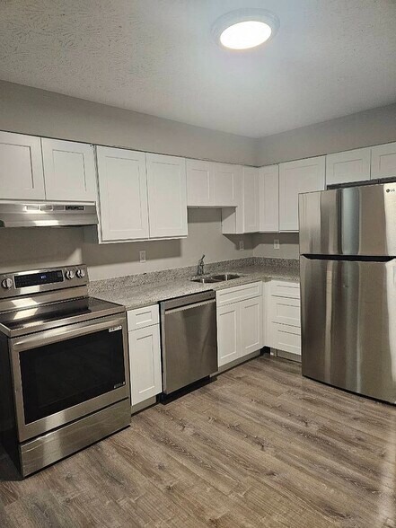 Building Photo - Carlton Ford Apartments