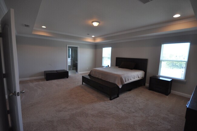 Building Photo - Large Home at Work Golf Village