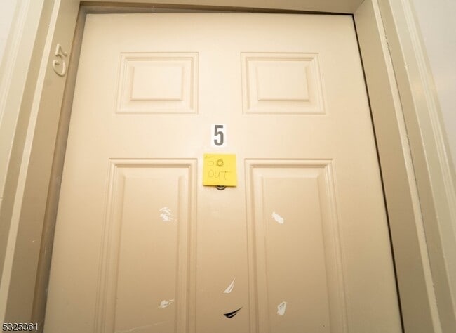 Building Photo - 331 Straight St