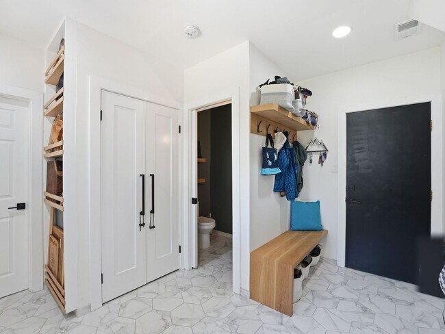 Building Photo - Freshly Refined Home with Generous Space and Timeless Appeal