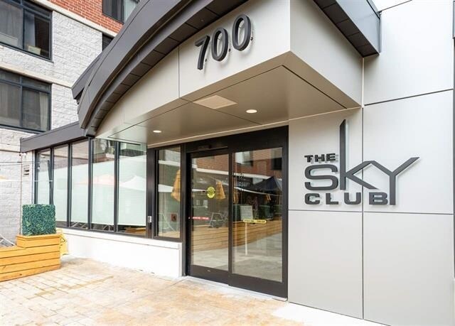 Building Photo - 700 1st St