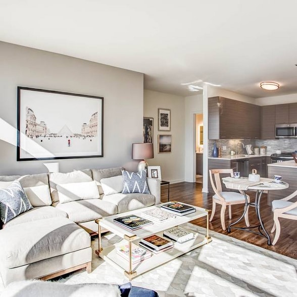 Building Photo - 331 W Chestnut St