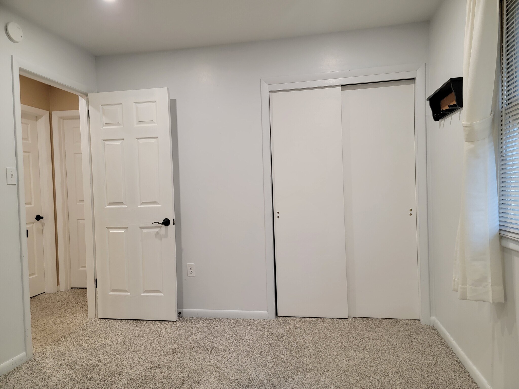 Building Photo - 40 Pine Crest Dr