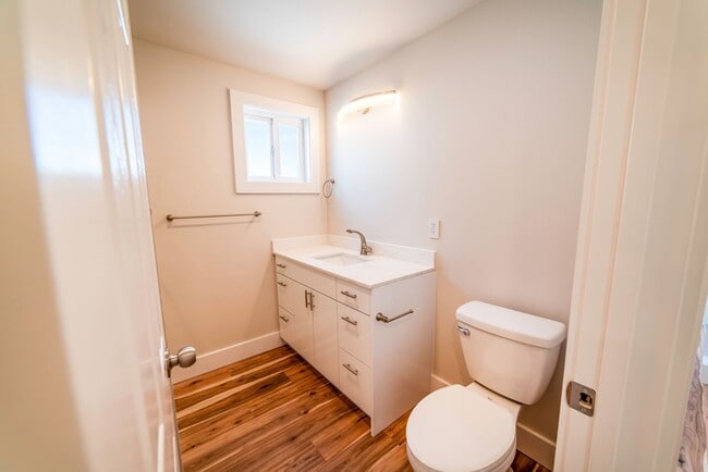 Building Photo - 329 Lakeside Ave S