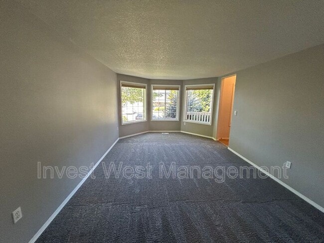 Building Photo - 4015 SE 170th Ct