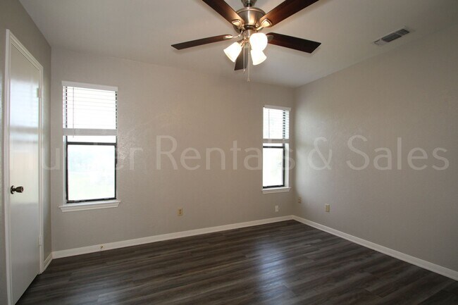 Building Photo - Charming North Killeen Home