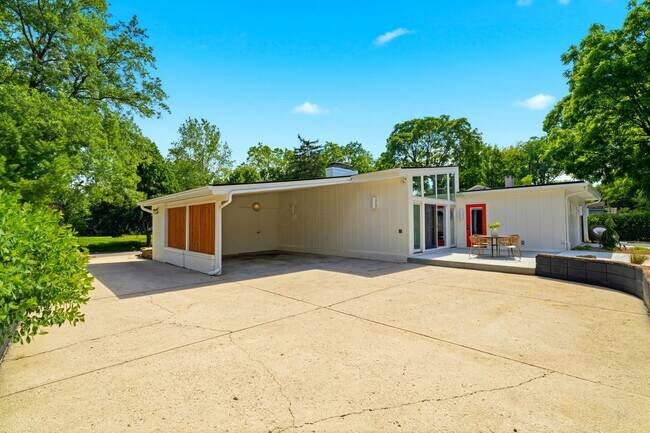 Building Photo - 2276 Johnston Rd