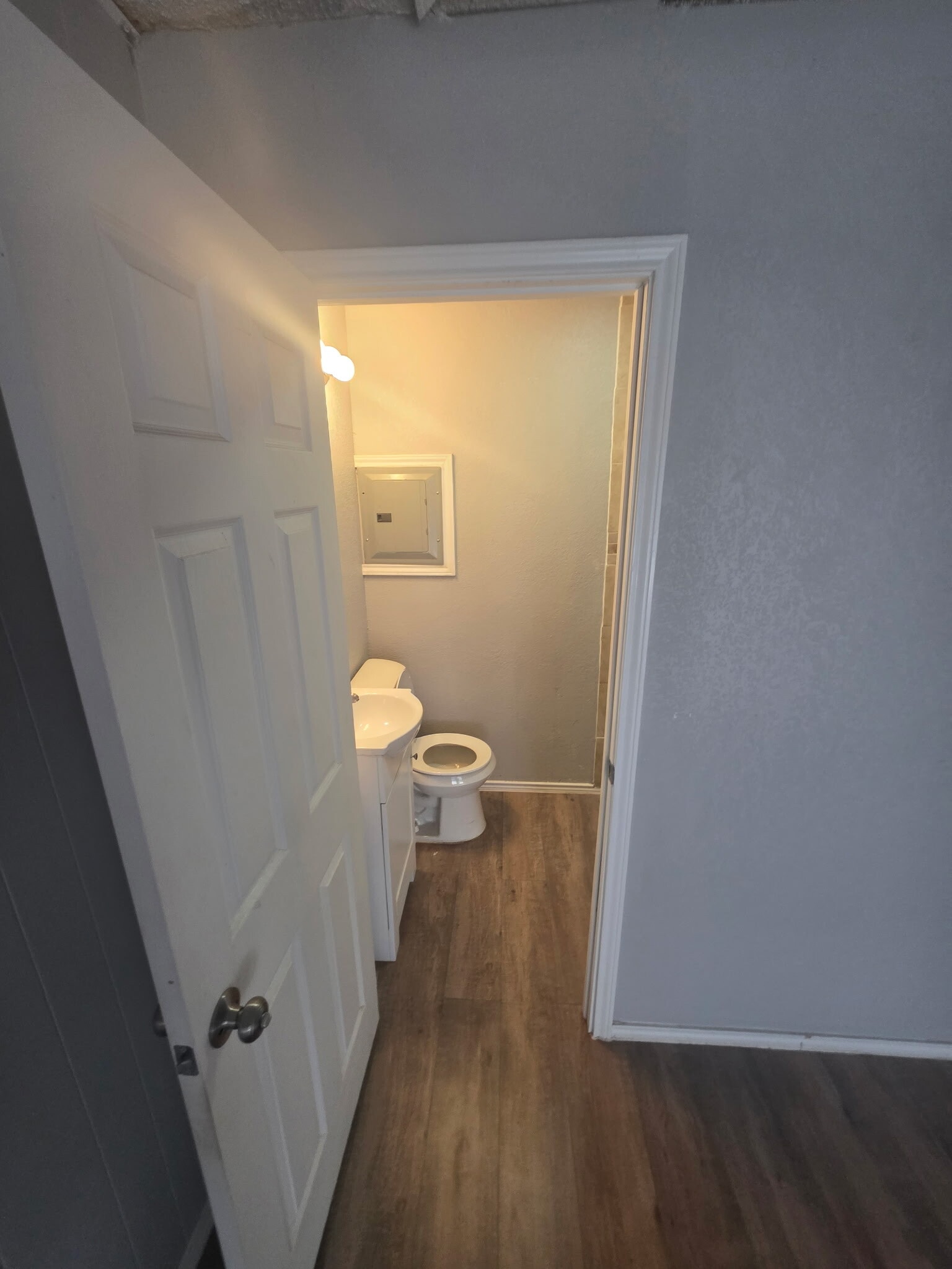 Building Photo - 211 W Huff Ave