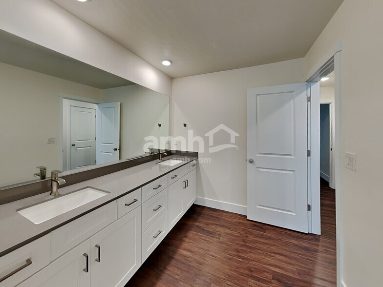 Building Photo - 1515 W Afton St