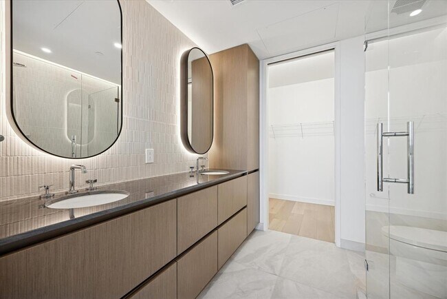 Building Photo - 610 Davis St