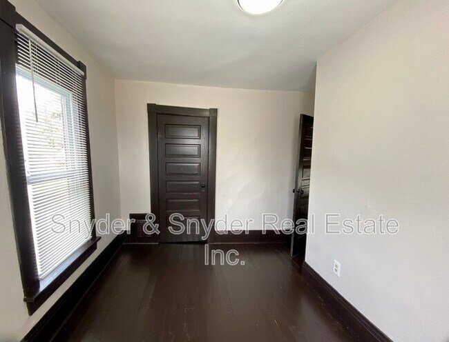 Building Photo - 390 Doyle St