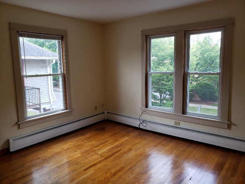Building Photo - 126 E Fairmount Ave
