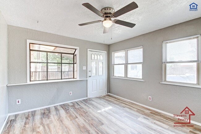 Building Photo - 4225 SE Elmhurst Ln