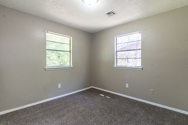 Building Photo - Rent to Own in Midwest City!