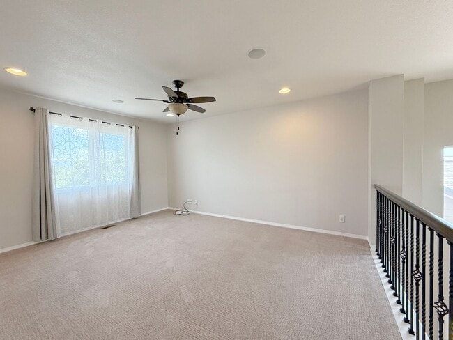 Building Photo - Rare Mountain View Gem for Rent in Erie!