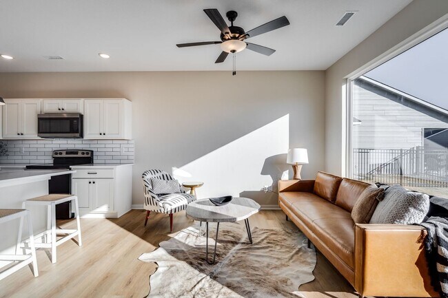 Building Photo - Long Beach-Tracy Plan