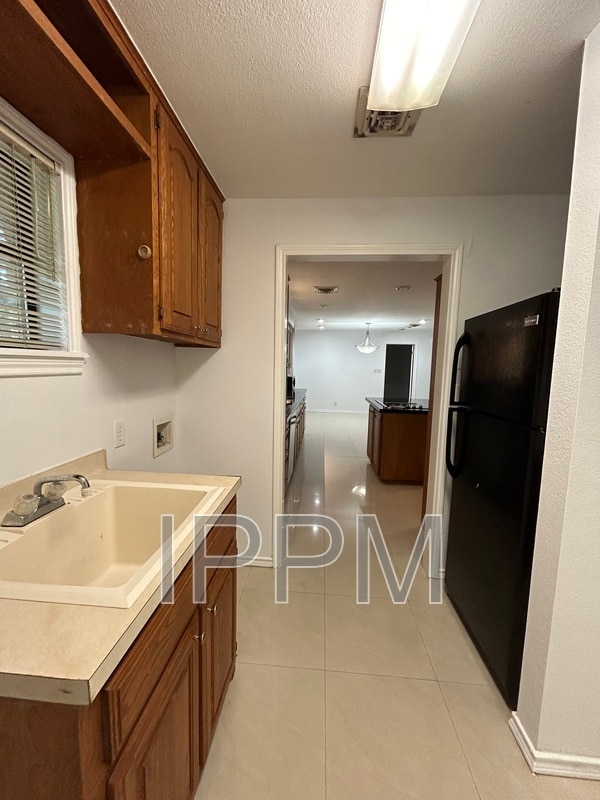 Building Photo - 5610 La Cana Dr