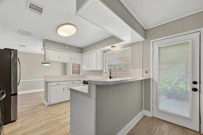 Building Photo - 11447 Kirkvalley Dr