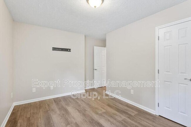 Building Photo - 2470 Lull Water Dr