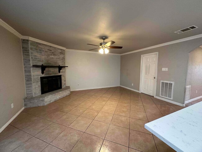 Building Photo - 10125 Peppertree Ln
