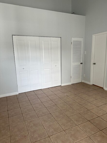 Building Photo - 12161 Armenia Gables Cir