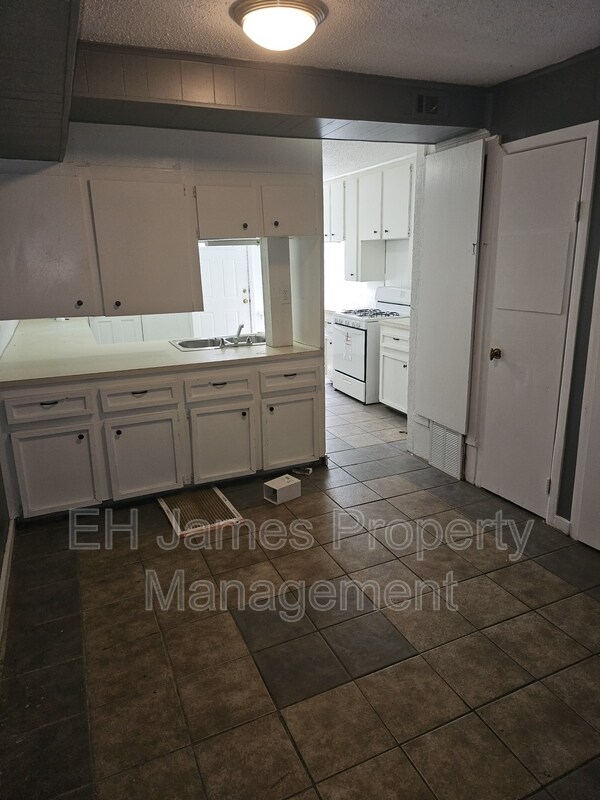 Building Photo - 217 N Wilson Ave