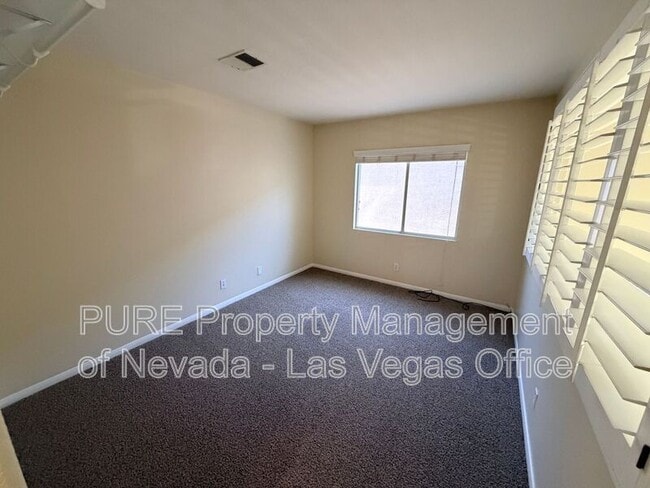 Building Photo - 266 Bluefield Ln