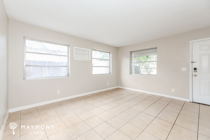 Building Photo - 5828 Wiltshire St