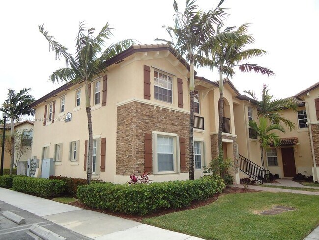 Primary Photo - 3320 NE 13th Cir Dr