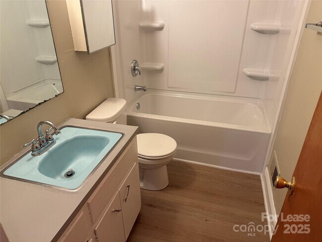 Building Photo - 3728 Dresden Dr E