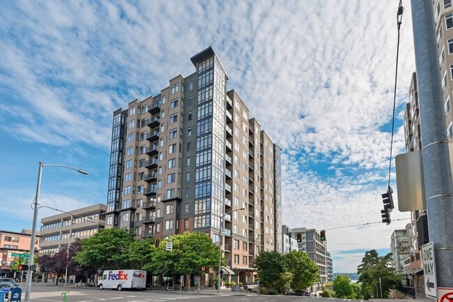 Building Photo - Beautiful Studio in Belltown
