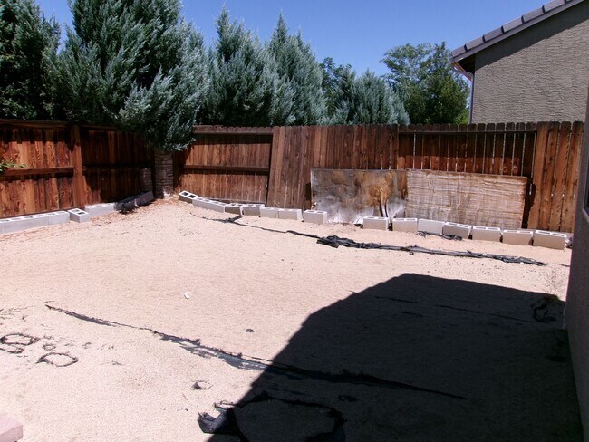 Building Photo - Spacious home located in gated community.