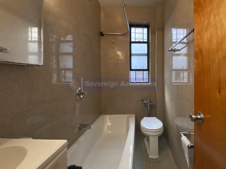 Building Photo - 652 W 163rd St