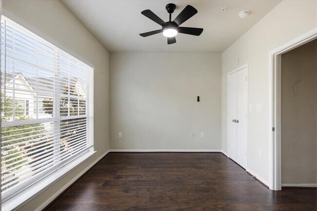 Building Photo - 9200 Westheimer Rd