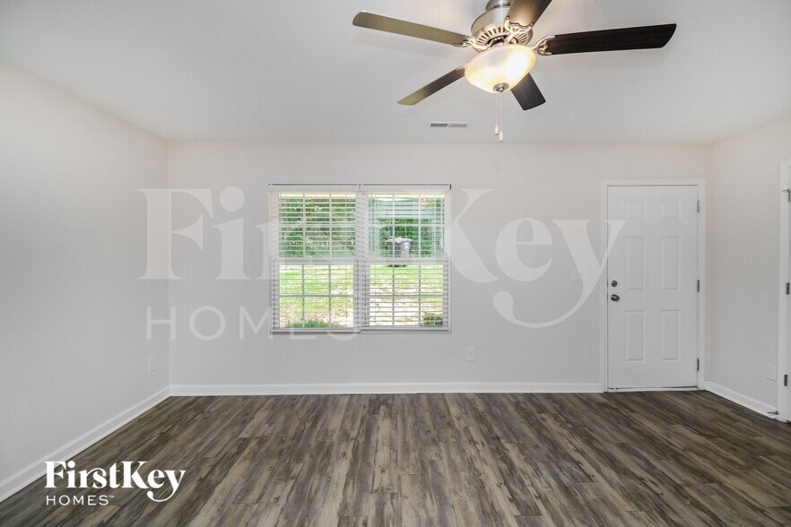 Building Photo - 4019 Maderia Dr NW