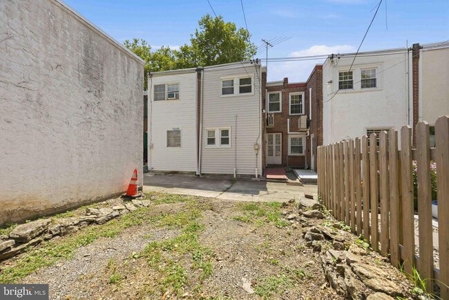 Building Photo - 3323 Tilden St