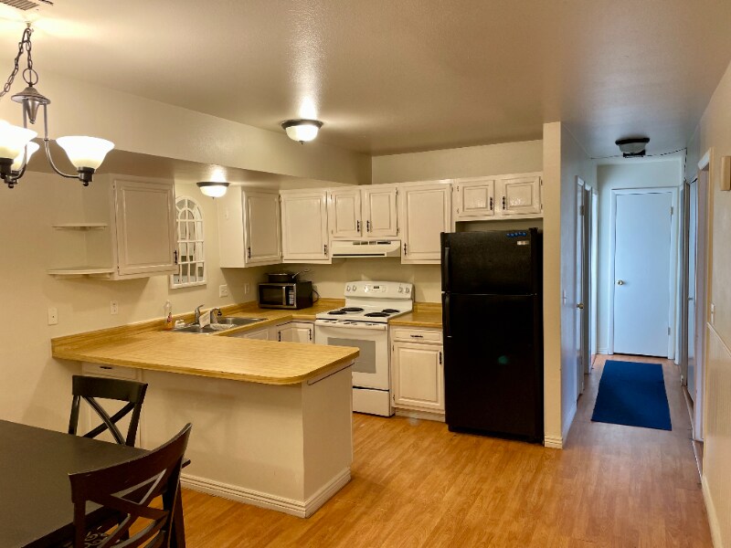 Building Photo - 1710 Hickory Ln