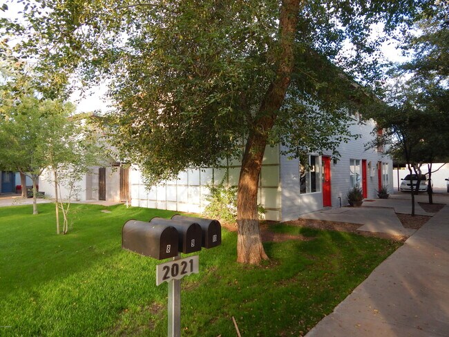 Building Photo - 2021 S Granada Dr