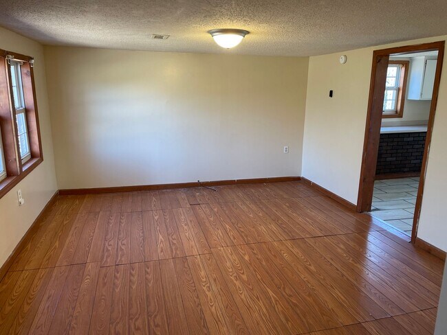 Building Photo - Quiet Country Living - 2BR / 2BA