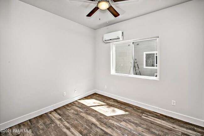 Building Photo - 124 S Arizona Ave